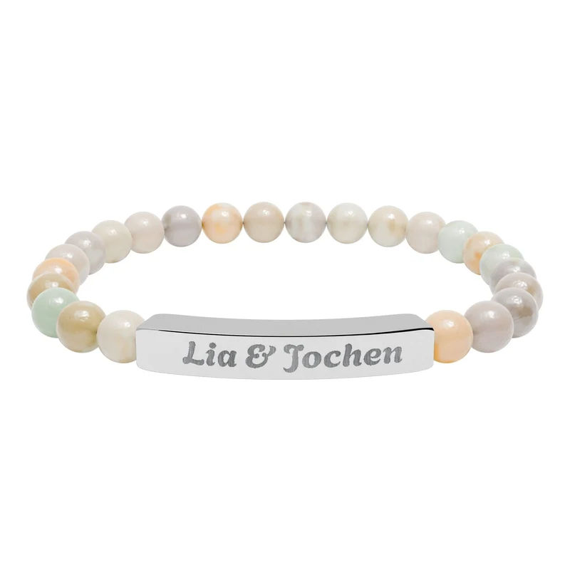 Bracelet extensible en pierre naturelle gravée — Bijou personnalisé à perles barrettes (ex. : « Lia et Jochen »)