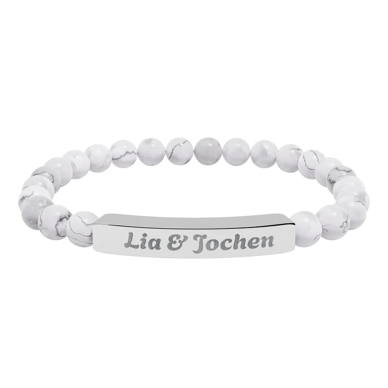 Bracelet extensible en pierre naturelle gravée — Bijou personnalisé à perles barrettes (ex. : « Lia et Jochen »)