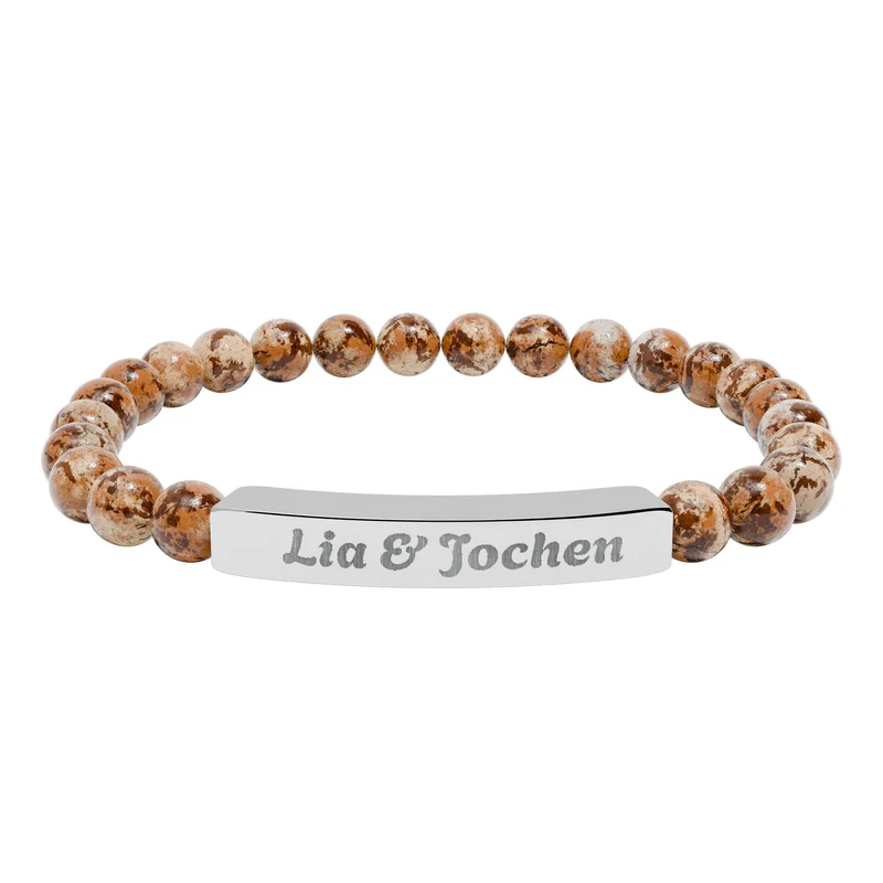 Bracelet extensible en pierre naturelle gravée — Bijou personnalisé à perles barrettes (ex. : « Lia et Jochen »)