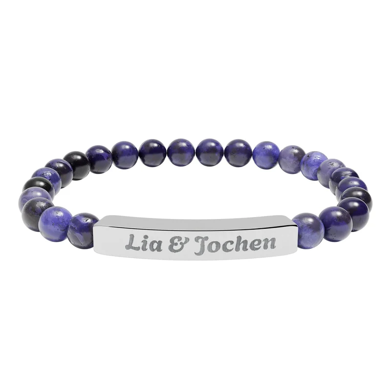 Bracelet extensible en pierre naturelle gravée — Bijou personnalisé à perles barrettes (ex. : « Lia et Jochen »)