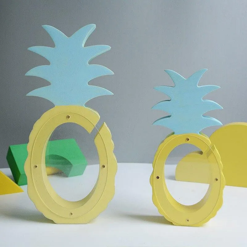 Main Freeshipping Maison Sculpture Creative Décoration de La Maison Accessoires Mignon Ananas Tirelire Photographie Props Cadeaux Pour Enfants