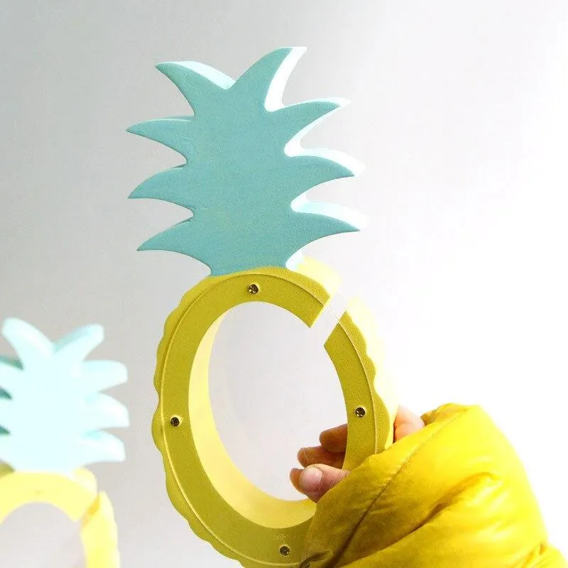 Main Freeshipping Maison Sculpture Creative Décoration de La Maison Accessoires Mignon Ananas Tirelire Photographie Props Cadeaux Pour Enfants