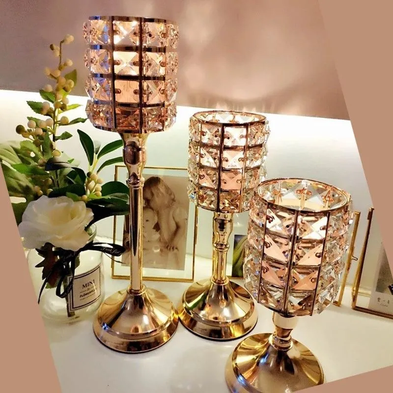Bougeoirs en cristal modernes faits à la main Centres de table de mariage Ornements en métal Chandelier Décoration de la maison Artware Décoration de mariage Cadeau