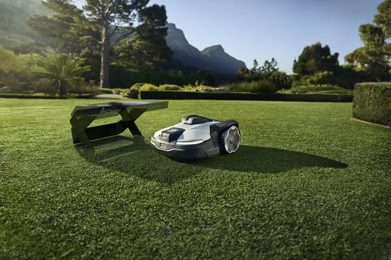 Möbius L – Garage per robot tagliaerba RTK e Vision