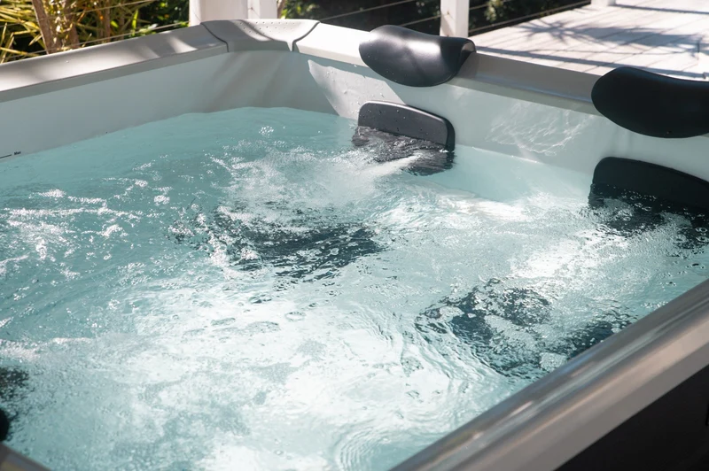MSpa – Spa rígido cuadrado Oslo Aero Plus 4–6 personas