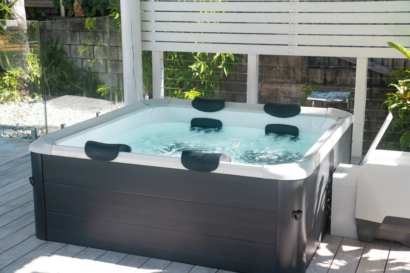 MSpa – Spa rígido cuadrado Oslo Aero Plus 4–6 personas
