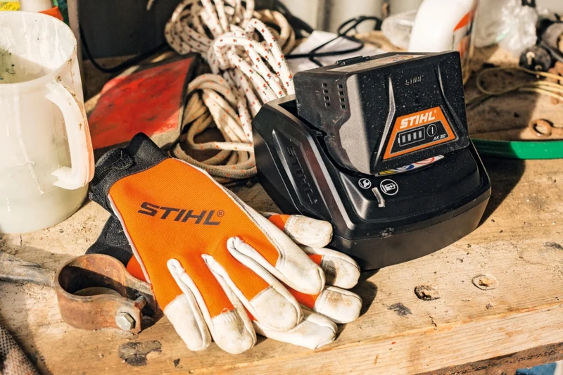 Chargeur rapide AL 101 pour batteries Stihl