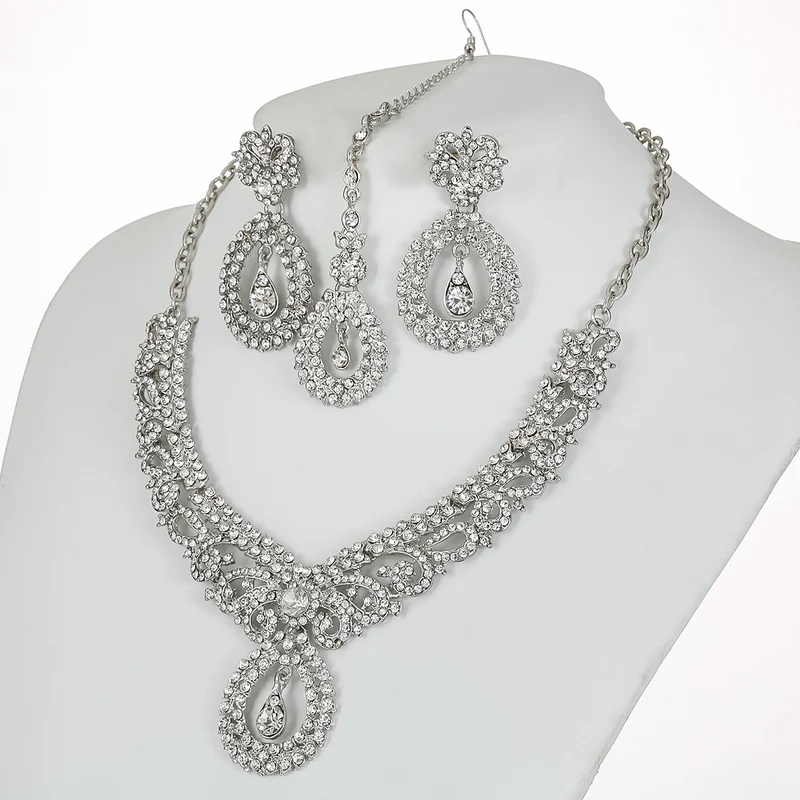 Crystal Luxury Clavicle Chain Necklace Set (3-Piece)