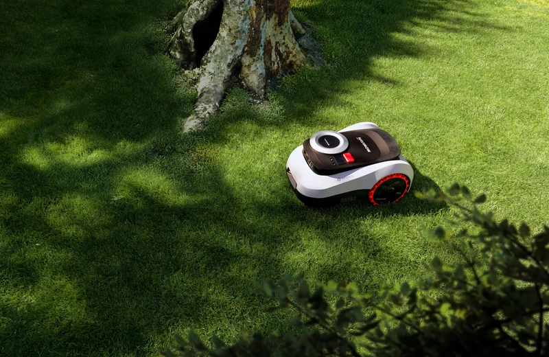 Segway Navimow i215 LiDAR .37 Acre Robotic Lawn Mower