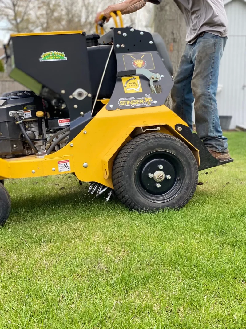 Stinger Quad-Aer 3000 Lawn Aerator w/Seed Box
